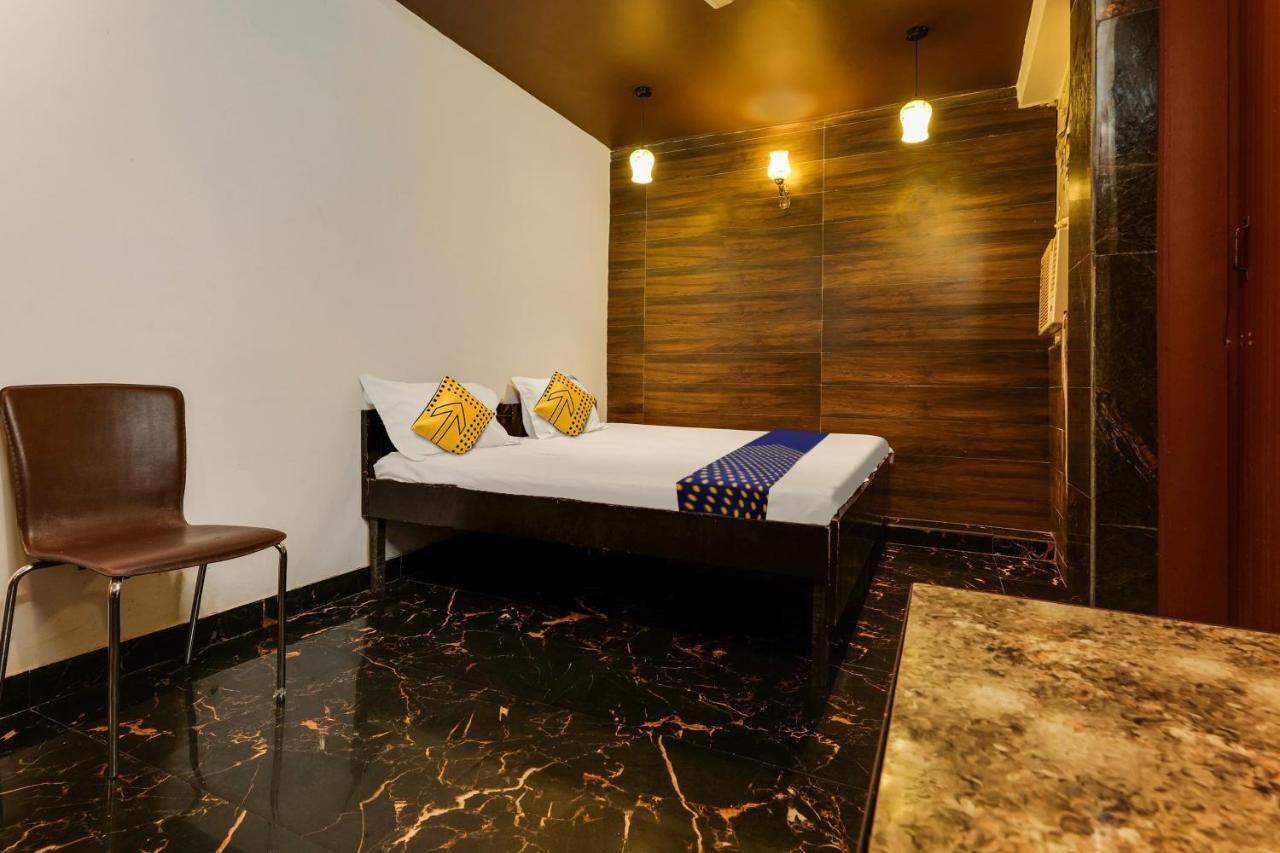 Oyo Flagship 81486 Hotel Mahalaxmi Guesthouse Új-Delhi Kültér fotó